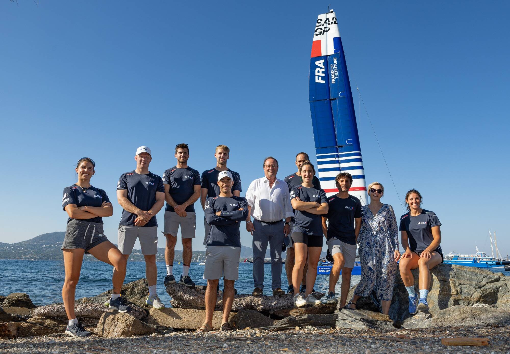 Sail GP à Saint-Tropez: les Bleus reçoivent la visite surprise de François Hollande et Julie Gayet