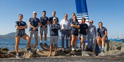 Sail GP à Saint-Tropez: les Bleus reçoivent la visite surprise de François Hollande et Julie Gayet