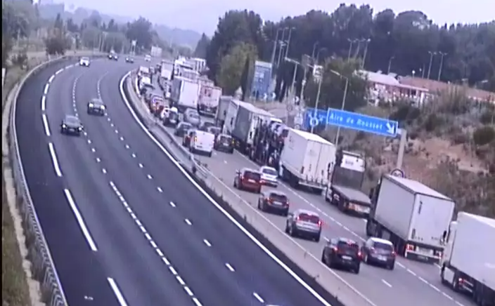 Deux blessés graves dans une violente collision sur l'A8 à la lisière du Var et des Bouches-du-Rhône