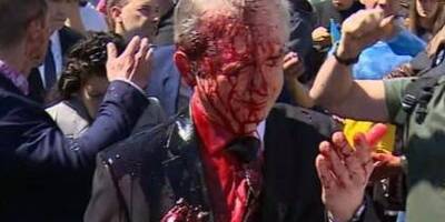 Les images de l'agression d'un ambassadeur russe en Pologne arrosé d'une substance rouge