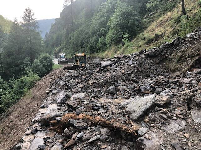Les images impressionnantes des éboulements qui ont coupé du monde une partie de la vallée de la Tinée