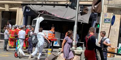 Un bus fonce dans la vitrine d'un magasin, au moins 7 blessés dont 2 en urgence absolue
