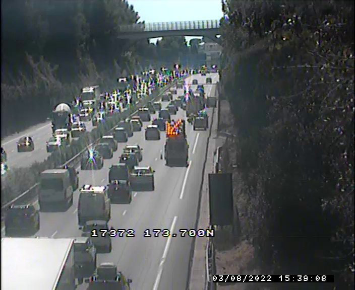 Dix kilomètres de bouchons sur l'A8 entre Saint-Laurent et Antibes après un carambolage entre quatre voitures