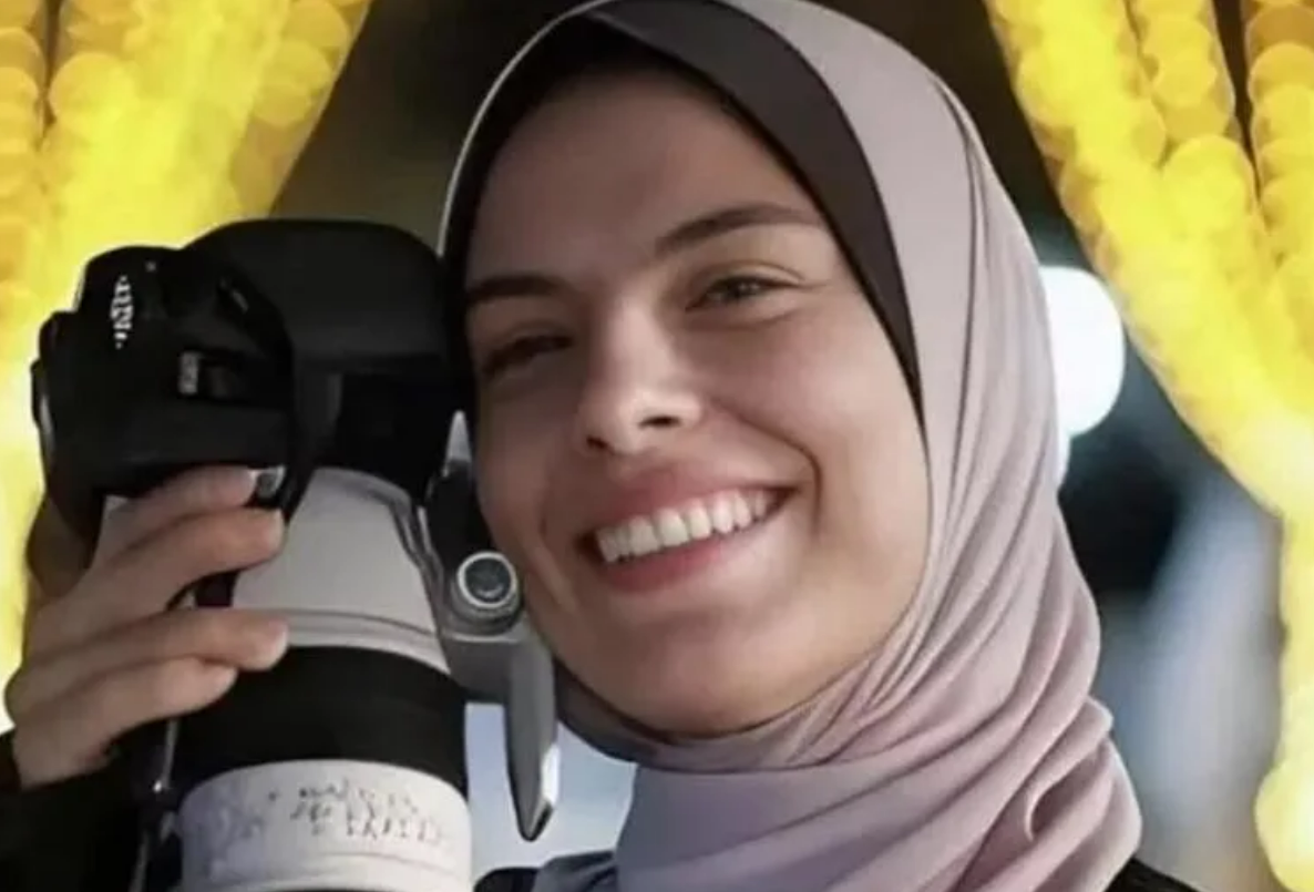 Photographe palestinienne, sujet d'un documentaire, tuée par un missile israélien... qui était la Gazaouie Fatima Hassouna, célébrée au 78e Festival de Cannes?