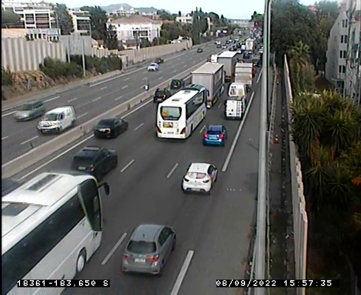 Match de foot, heure de pointe, bouchons sur l'A8... la circulation est très difficile ce jeudi soir à Nice