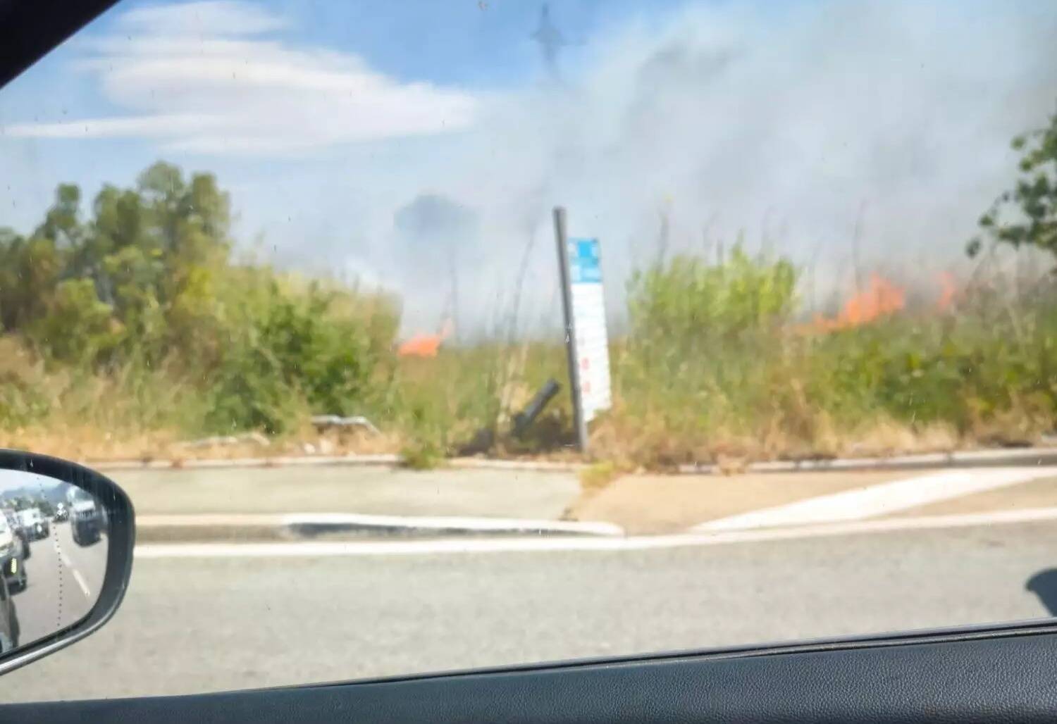 Un incendie se déclare à Fréjus, plusieurs milliers de mètres carrés déjà parcourus
