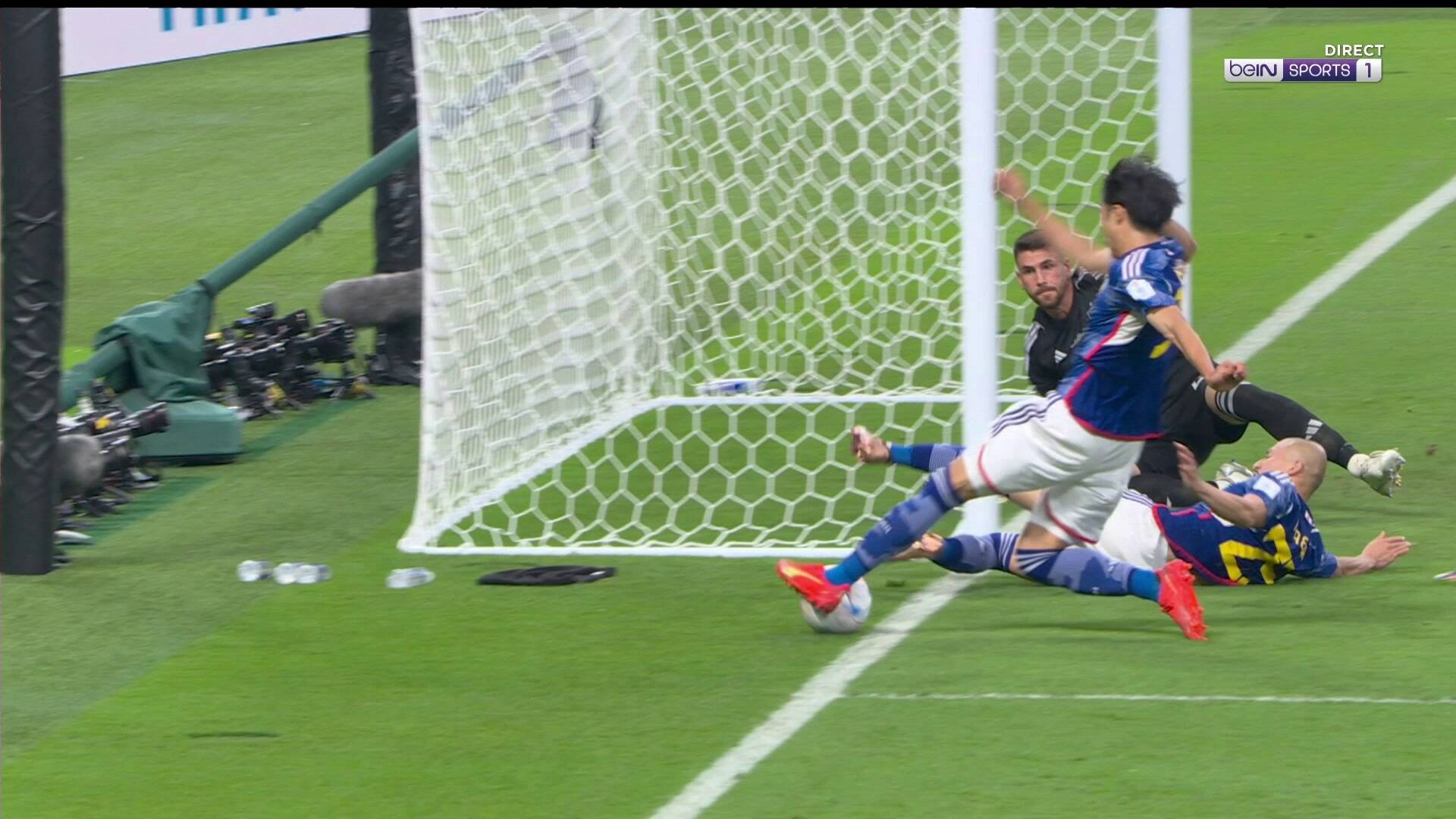 Le ballon était-il sorti? Un but douteux du Japon élimine l'Allemagne, polémique sur la vidéo au Mondial-2022