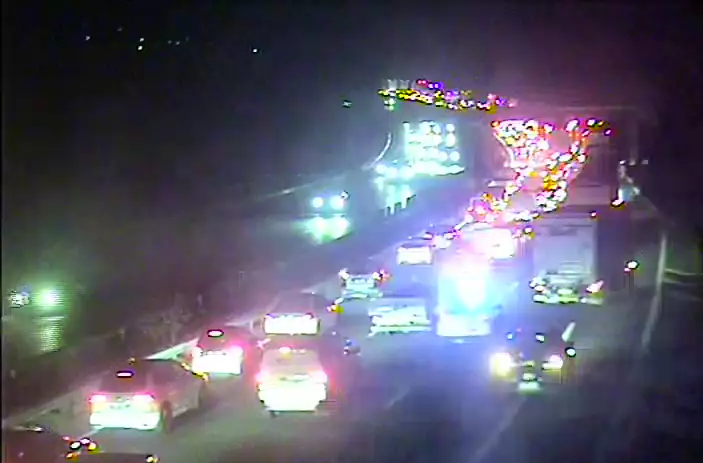 Un accident perturbe le trafic et crée des bouchons avant même le lever du jour sur l'autoroute A8