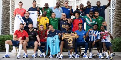 Mondial-2022: Hugo Lloris pose avec un maillot du FC Cimiez à Doha, en hommage à son premier club