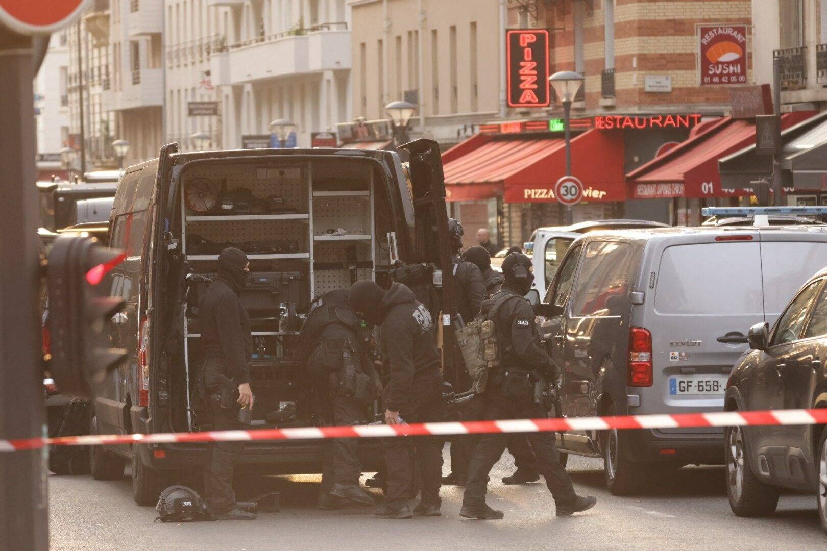 Trois heures d'angoisse, profil du forcené, motifs... Ce que l'on sait de la prise d'otage à Issy-les-Moulineaux