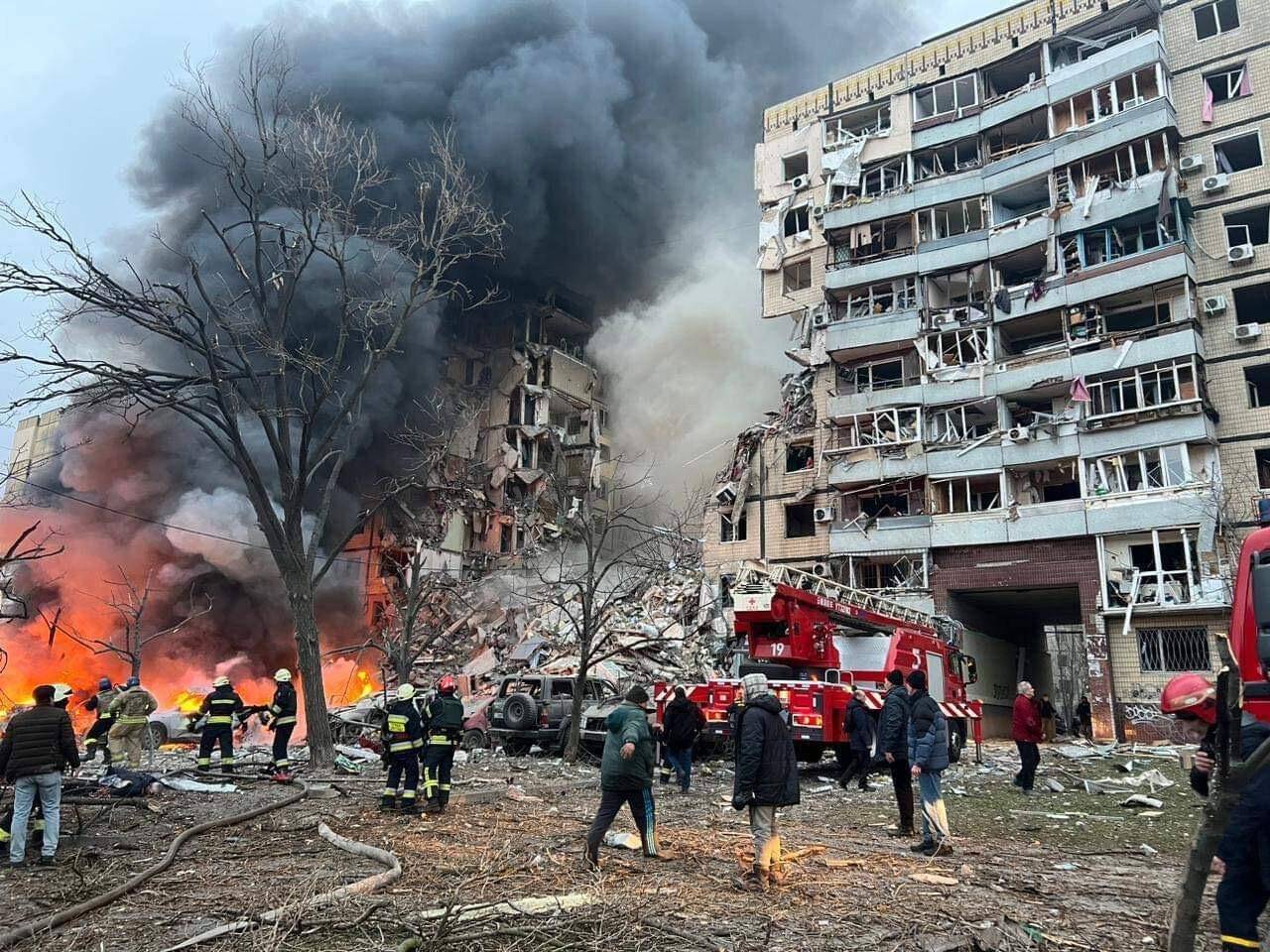 Guerre en Ukraine: au moins 2 morts et 27 blessés dans une frappe russe sur un immeuble d'habitation