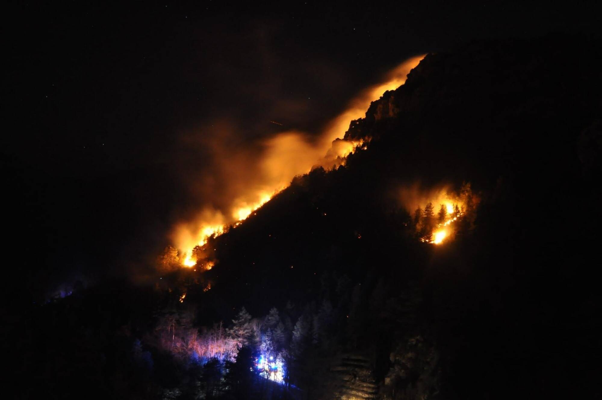 Incendie En Cours Aujourdhui Var Un violent incendie en cours à La Brigue, d'importants moyens déployés -  Nice-Matin