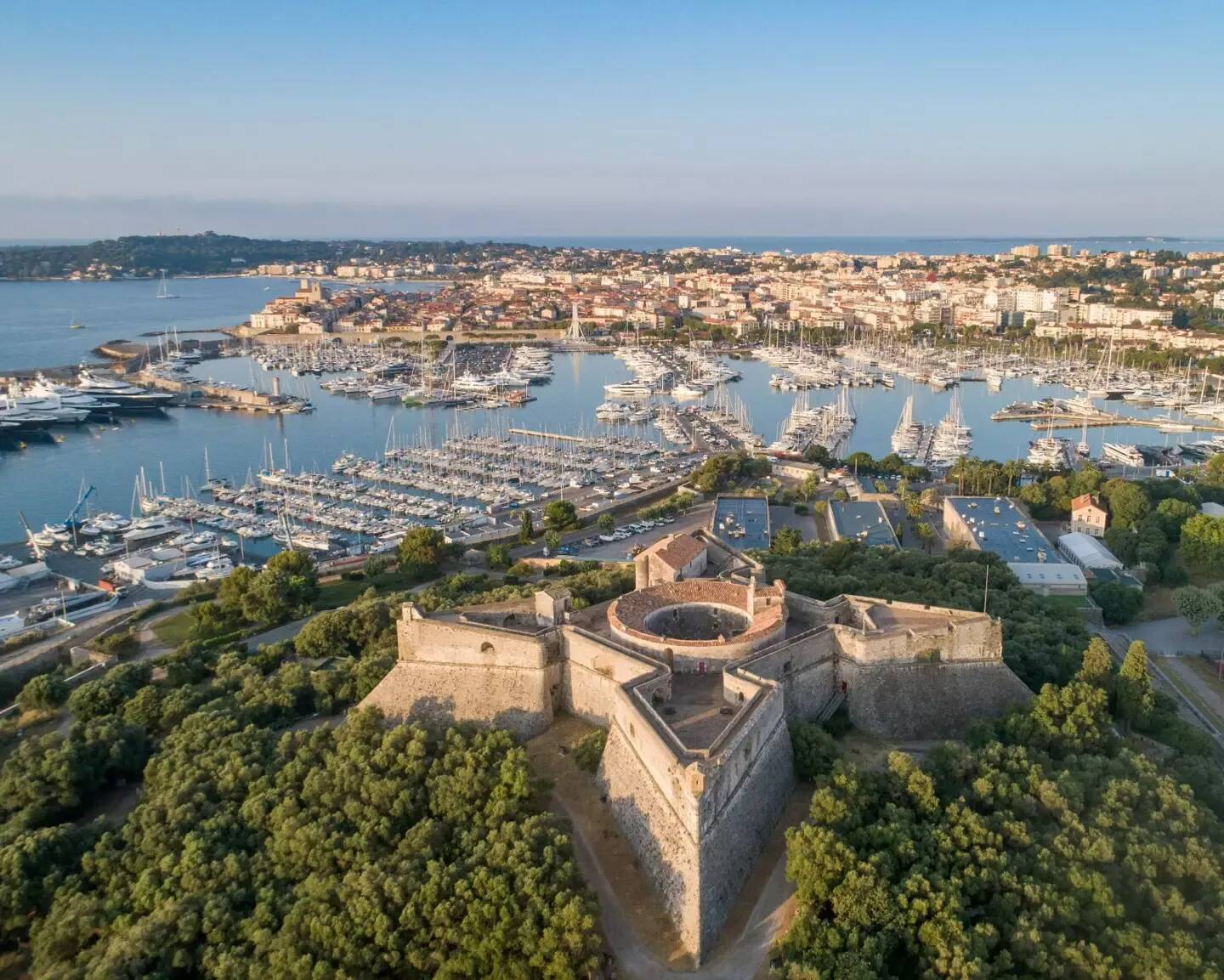 Des nuages en matinée et un grand ciel bleu ensuite ce dimanche dans les Alpes-Maritimes