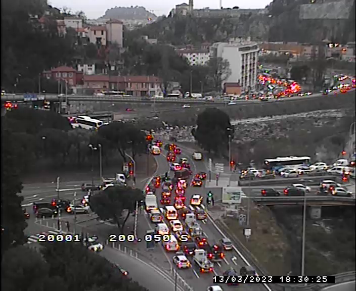 La pénétrante du Paillon a rouvert, un accident sur la voie Mathis: on fait le point sur les difficultés de trafic à Nice ce lundi soir