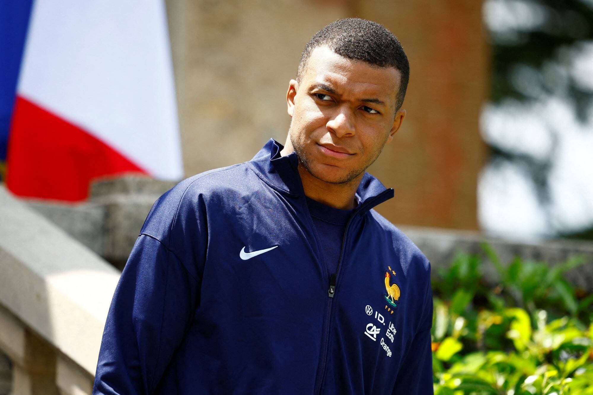 "Je suis contre les extrêmes": Kylian Mbappé appelle "les jeunes" à aller voter aux élections législatives