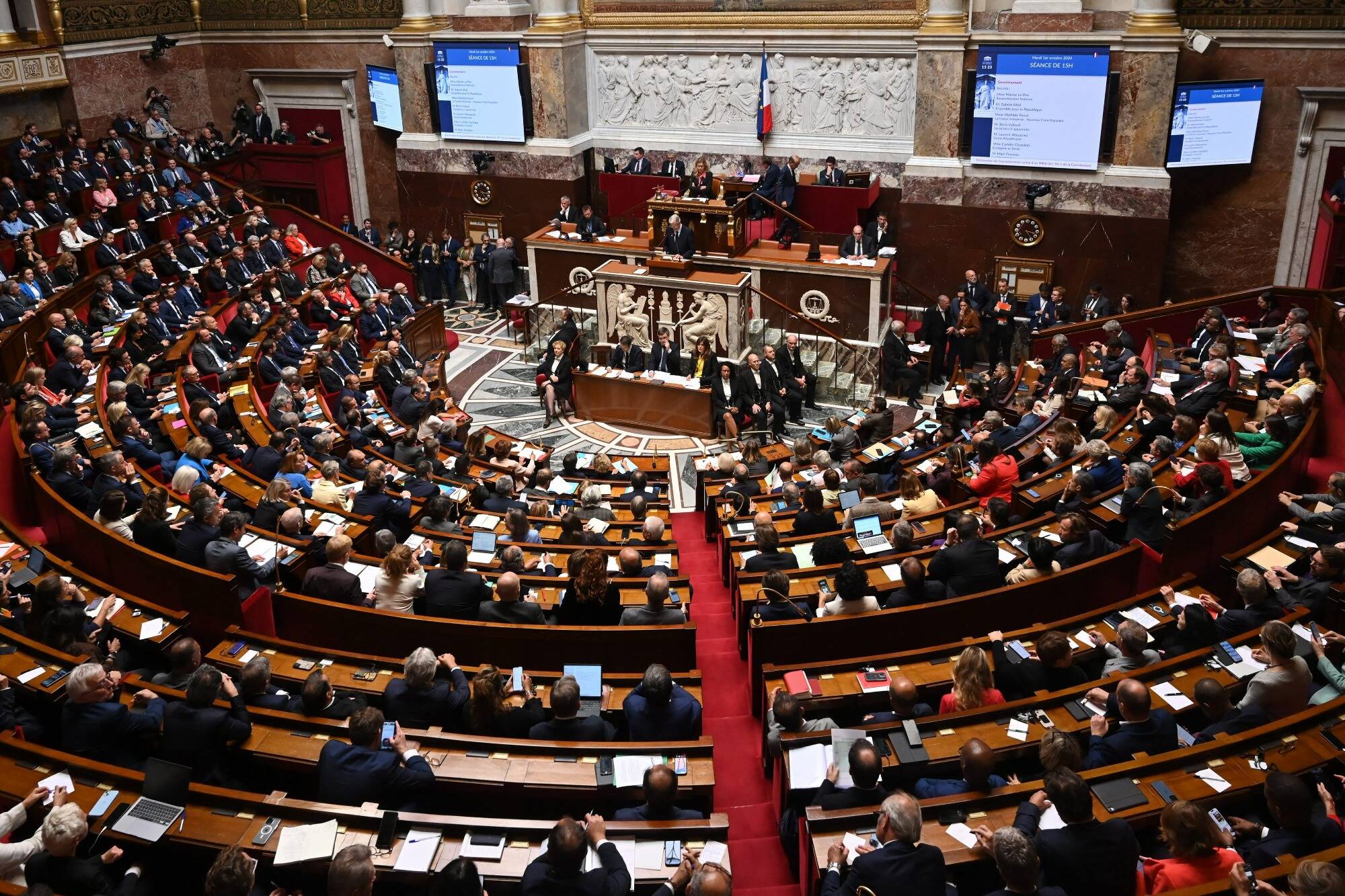 Prêt à taux zéro, nouveau livret d'épargne, prime d'intéressement, revalorisation du SMIC... Ce que prévoit le gouvernement pour augmenter le pouvoir d'achat des Français