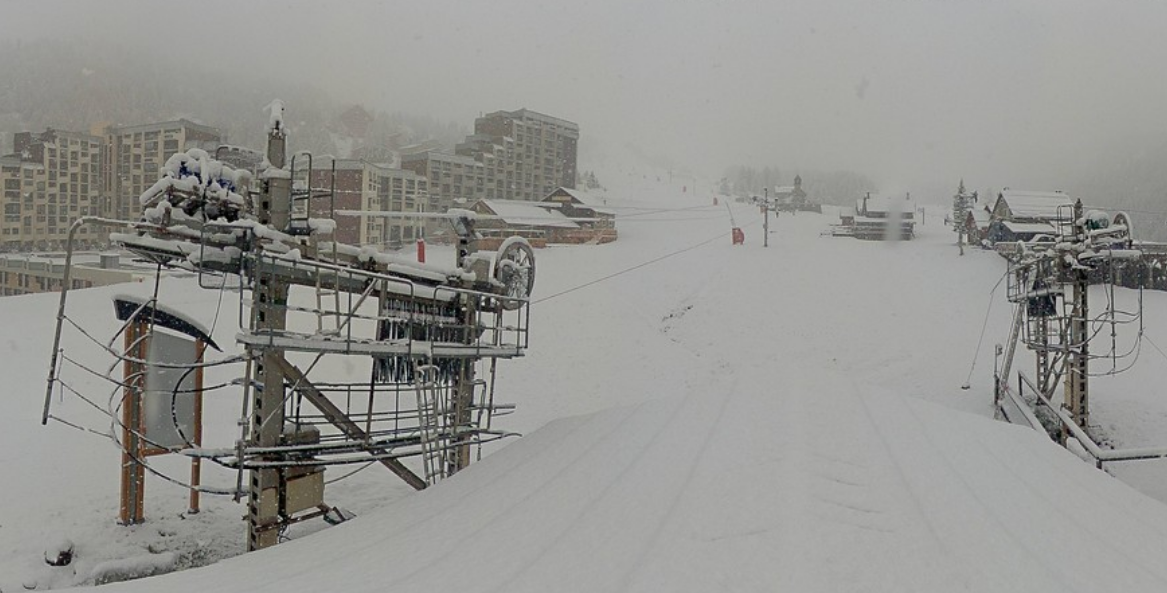 Plus de 60 cm de neige attendus dans les stations des Alpes-Maritimes, le risque d'avalanches est fort