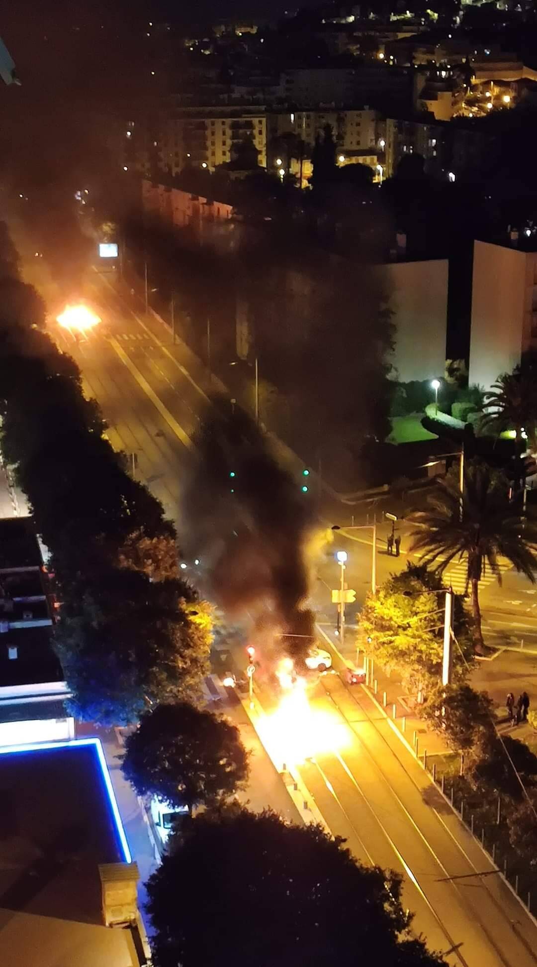 Tension dans les quartiers: quelques incidents dans la nuit de jeudi à vendredi à Nice et Cannes