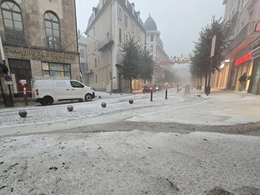Les impressionnantes images des violents orages de grêle qui ont recouvert de blanc la commune de Gap