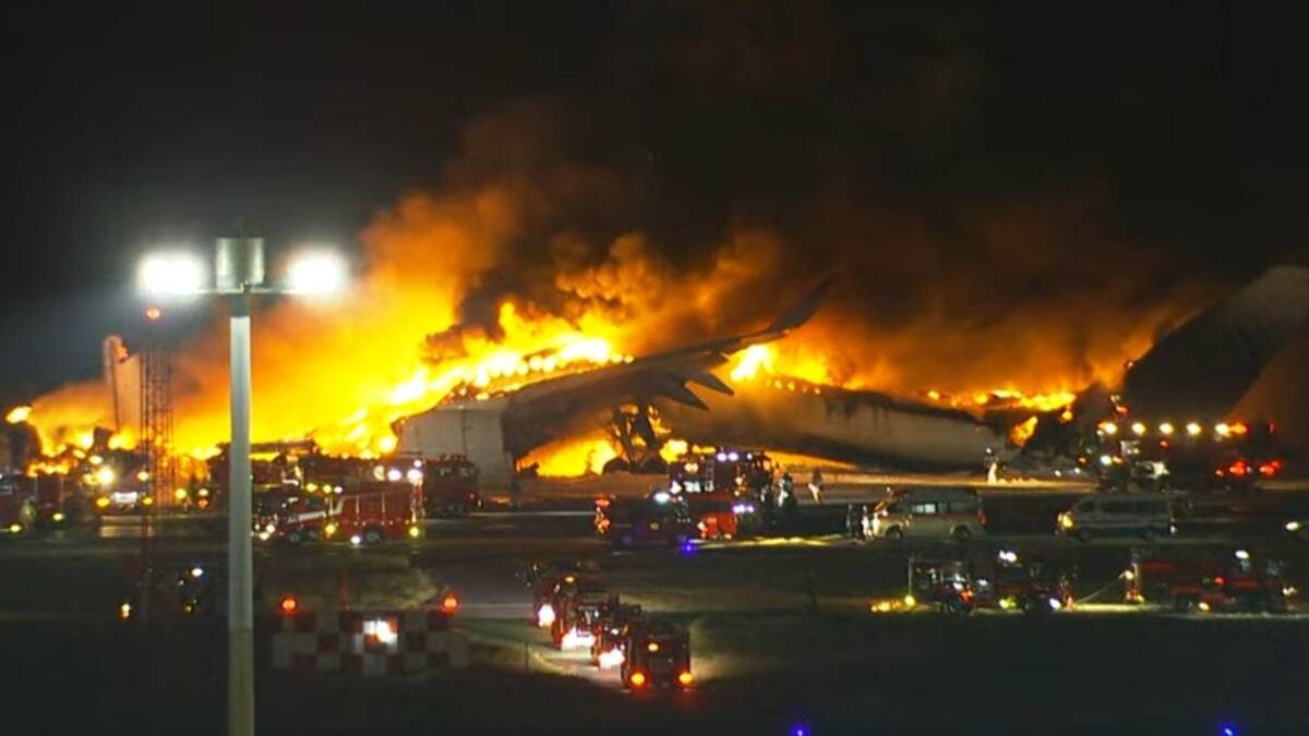 Les images impressionnantes d'un avion en feu après une collision à  l'aéroport de Tokyo - Monaco-Matin