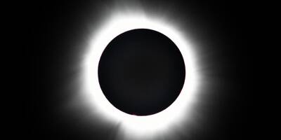 Les images spectaculaires de l'éclipse solaire totale qui a traversé l'Amérique du Nord lundi