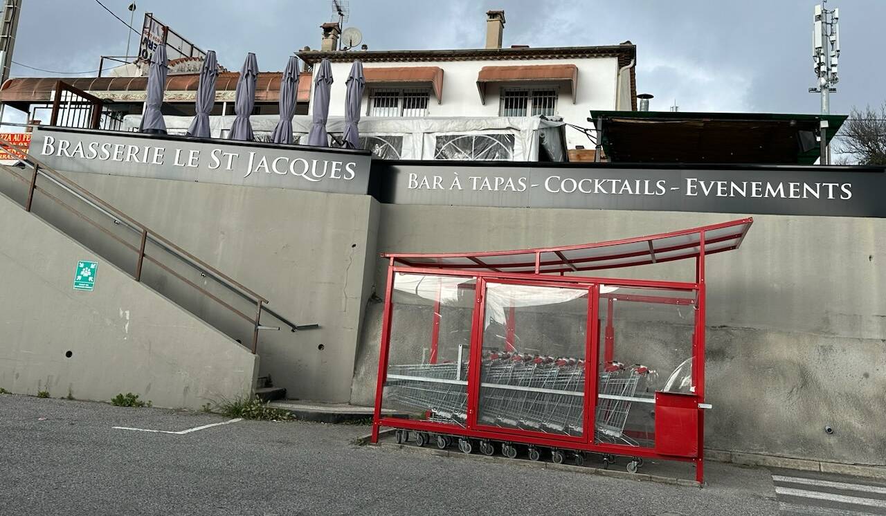J'ai eu très peur pour ma vie: il défonce la façade d'une brasserie à Grasse avec sa voiture et tente de tuer le patron de l'établissement
