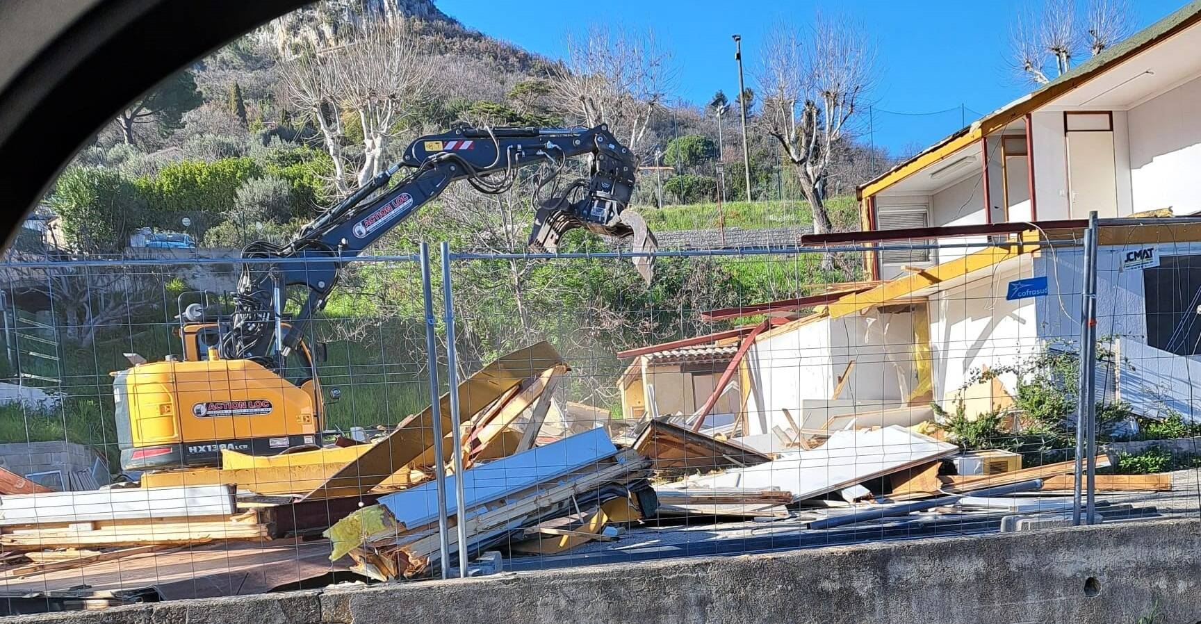 Exposés à l'amiante après la démolition d'un bâtiment, des enfants de la crèche en danger au Bar-sur-Loup