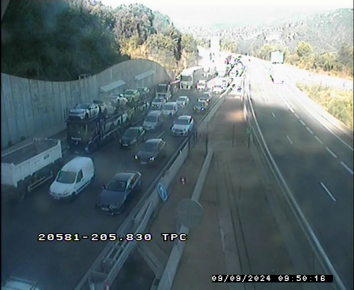 "C'est un enfer" : les automobilistes au ralenti entre Nice et Monaco sur l'A8 après l'accident d'un poids lourd en direction de l'Italie