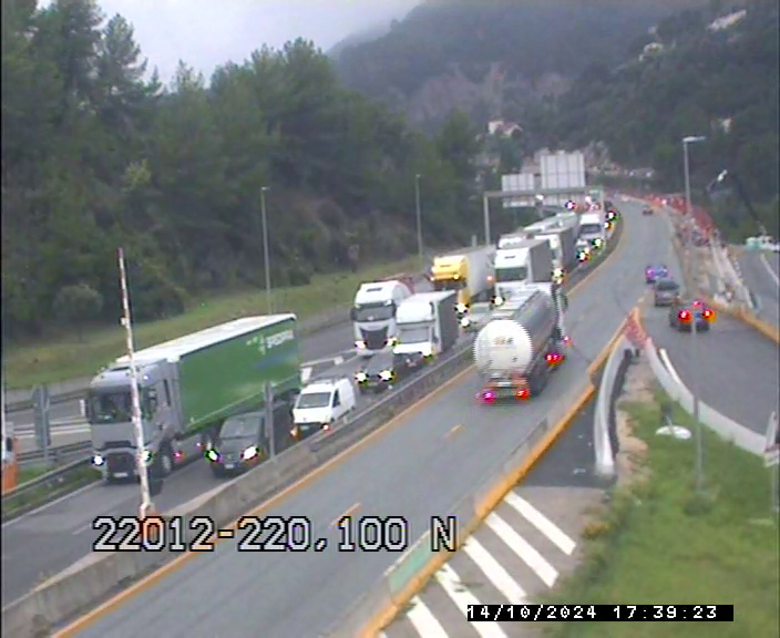 Une collision entre quatre camions provoque de gros bouchons sur l'A8 pour entrer en Italie