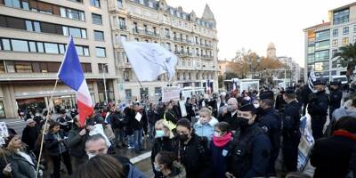 Plusieurs centaines de personnes ont manifesté à Toulon contre le pass et les mesures sanitaires