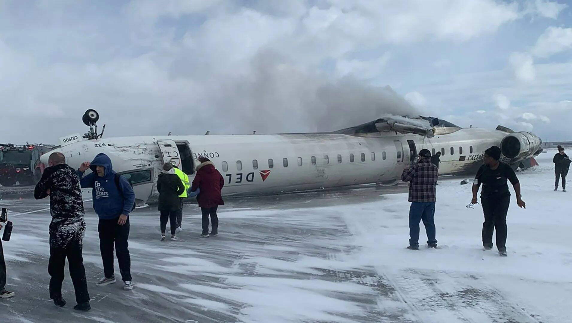 "C'était très violent": premiers témoignages, blessés, conditions météo... Ce que l'on sait après l'impressionnant accident d'un avion à l'aéroport de Toronto