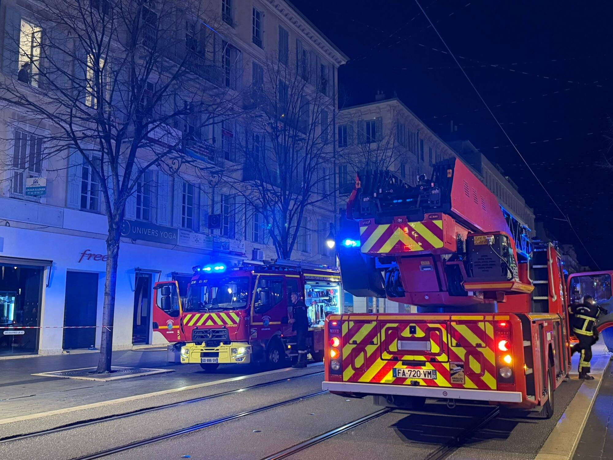 Un incendie se déclare dans le sous-sol d'un immeuble en plein centre-ville de Nice
