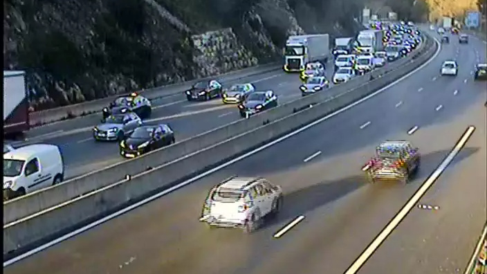 Le trafic fortement ralenti sur l'A8 en direction de Marseille en raison d'un accident du côté d'Antibes