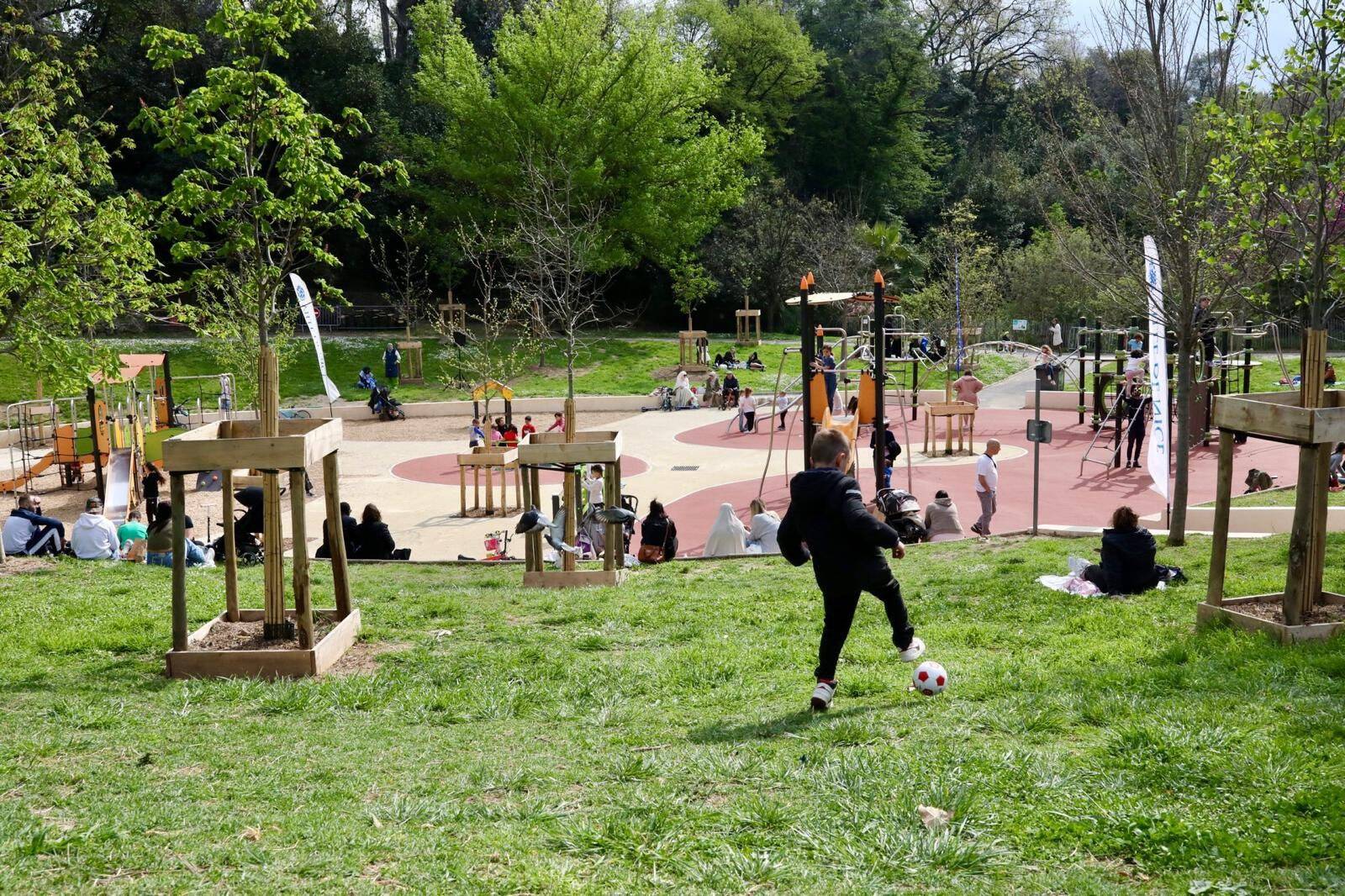 Ce parc de Nice aménage des jeux pour les enfants en situation de handicap