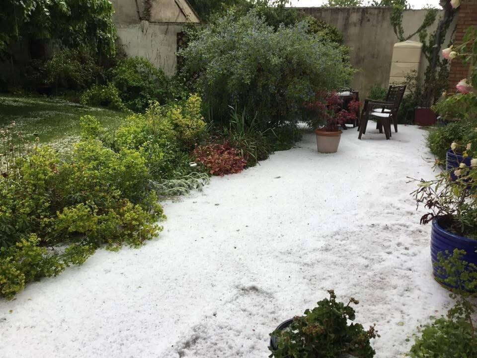 "Je n'avais jamais vu cela": les images impressionnantes des trombes d'eau et orages de grêle qui ont inondé une partie de la France