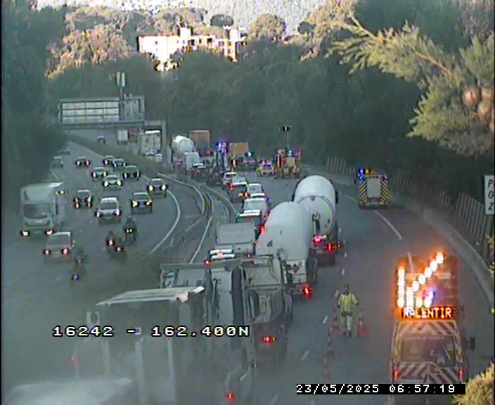 Un accident perturbe la circulation ce vendredi matin sur l'A8