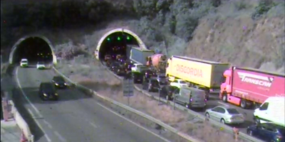 Un pilote de deux-roues gravement blessé après un accident dans un tunnel de l'A8 à Nice, la circulation saturée ce mardi soir
