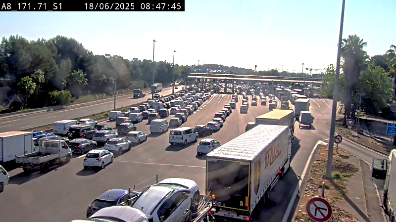 Prudence sur l'autoroute A8, un bouchon de 25 km paralyse la circulation entre Mandelieu et Nice