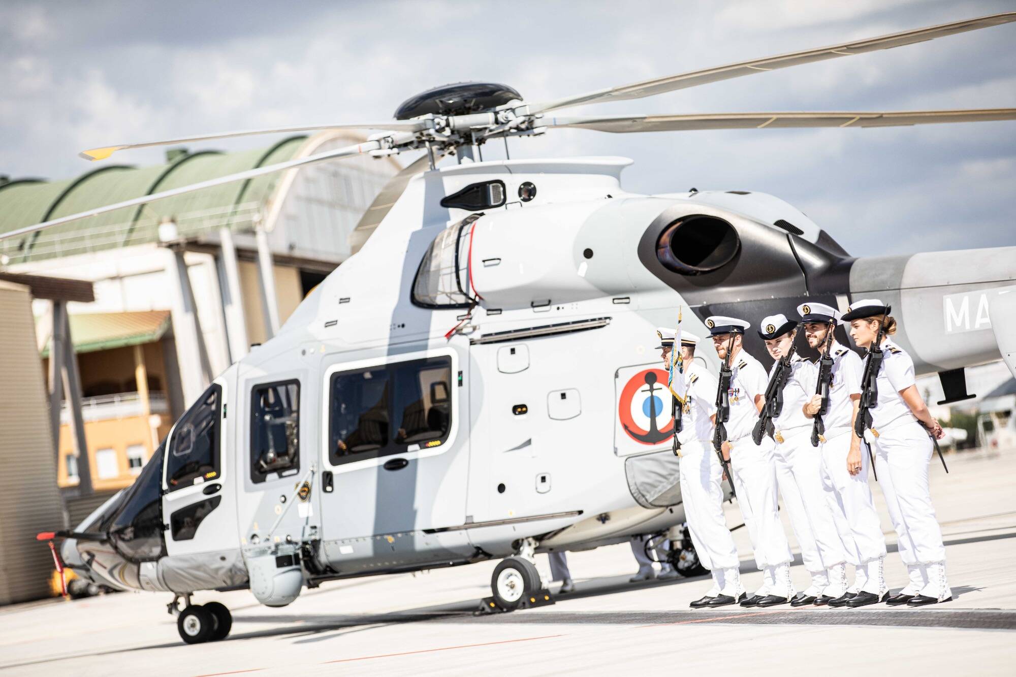 Le premier hélicoptère H160 livré à la BAN d'Hyères Sud
