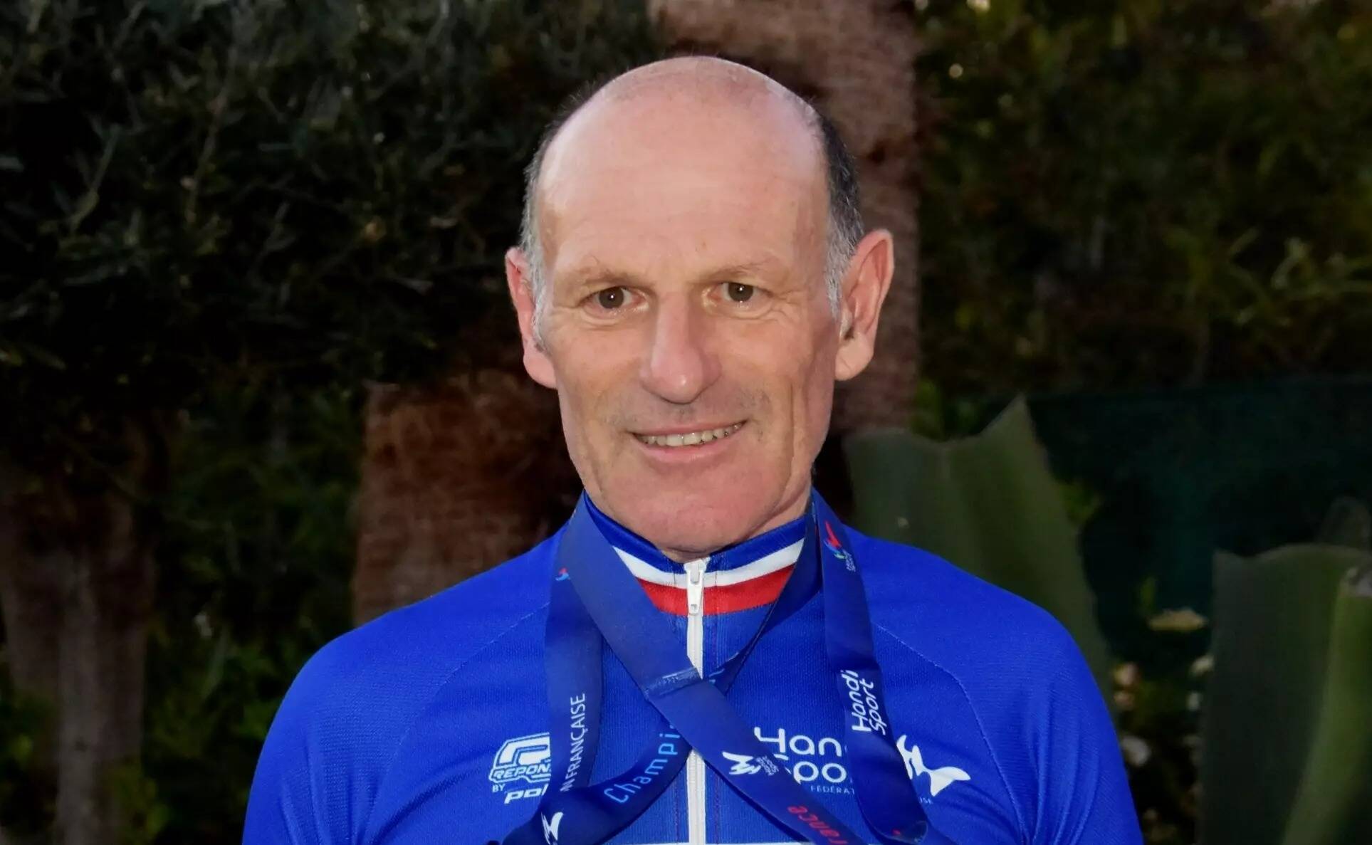 "On m'a donné l'espoir que cela pourrait évoluer dans un délai de deux ans"... Après un accident, Jean-François Laurent en selle plus que jamais