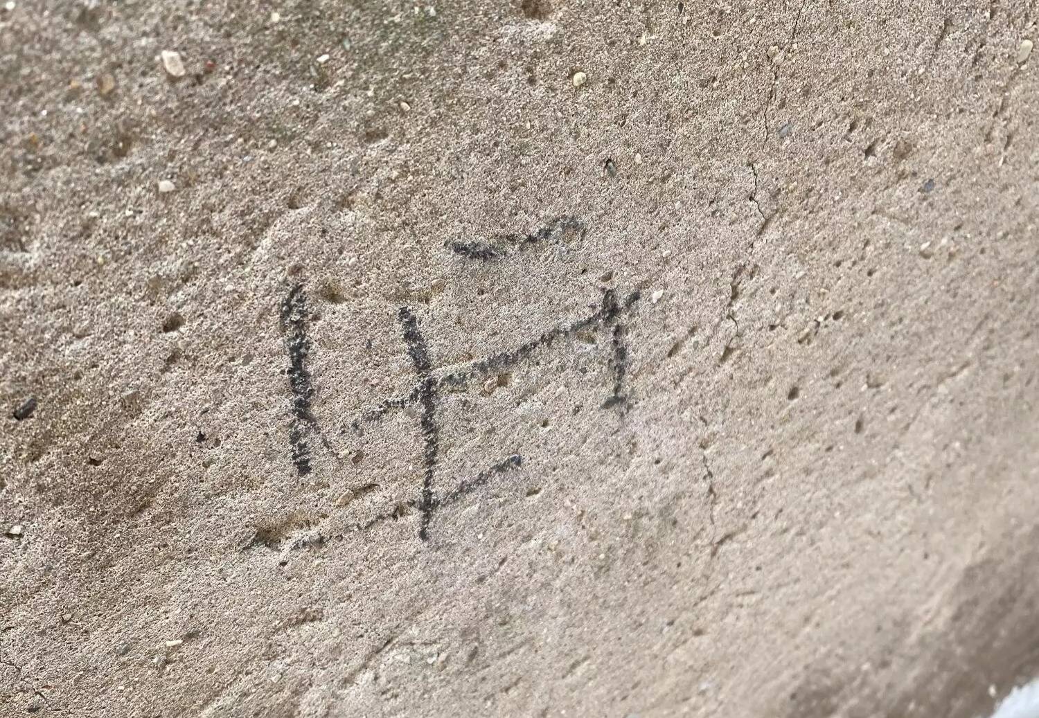 Une inscription antisémite découverte dans la vielle ville de Hyères