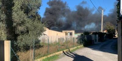 Après plusieurs explosions, un feu se déclare aux puces de Saint-Nicolas à Hyères