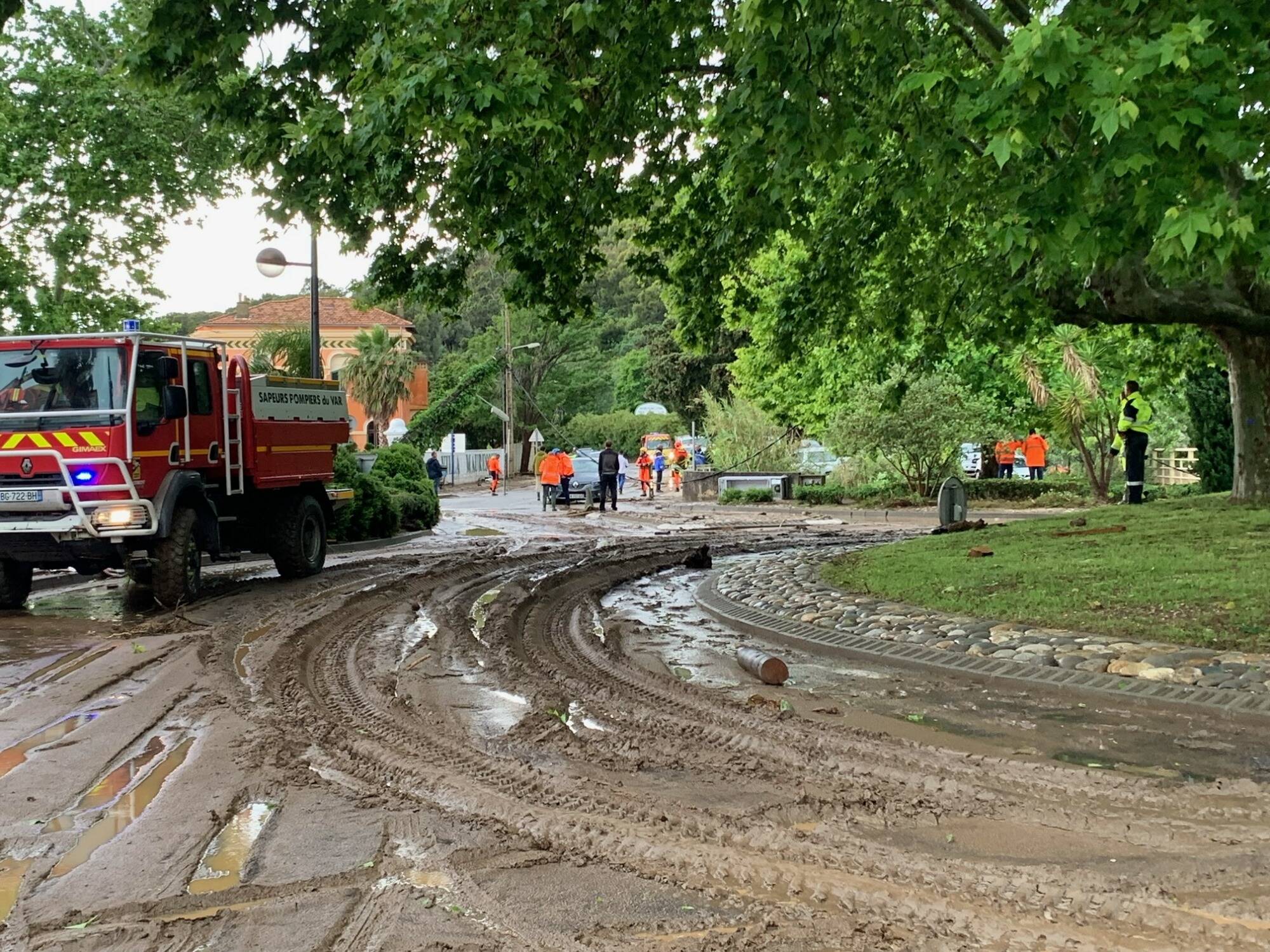 "Il n'y a plus rien", "catastrophe très choquante": le maire du Lavandou déplore la mort de deux personnes après les violents orages