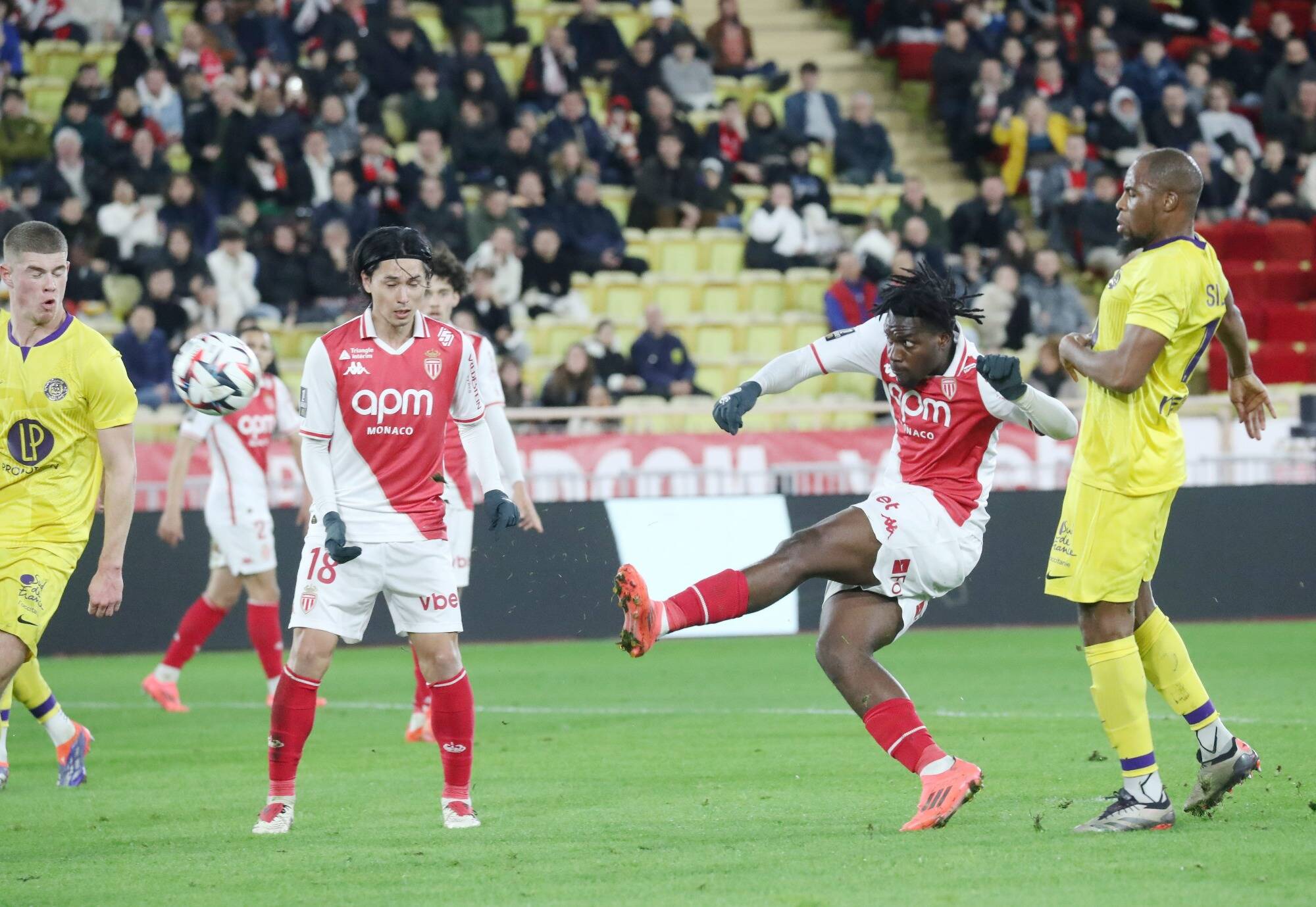 George Ilenikhena à la pointe de l'attaque à Reims, l'AS Monaco en 3-4-2-1