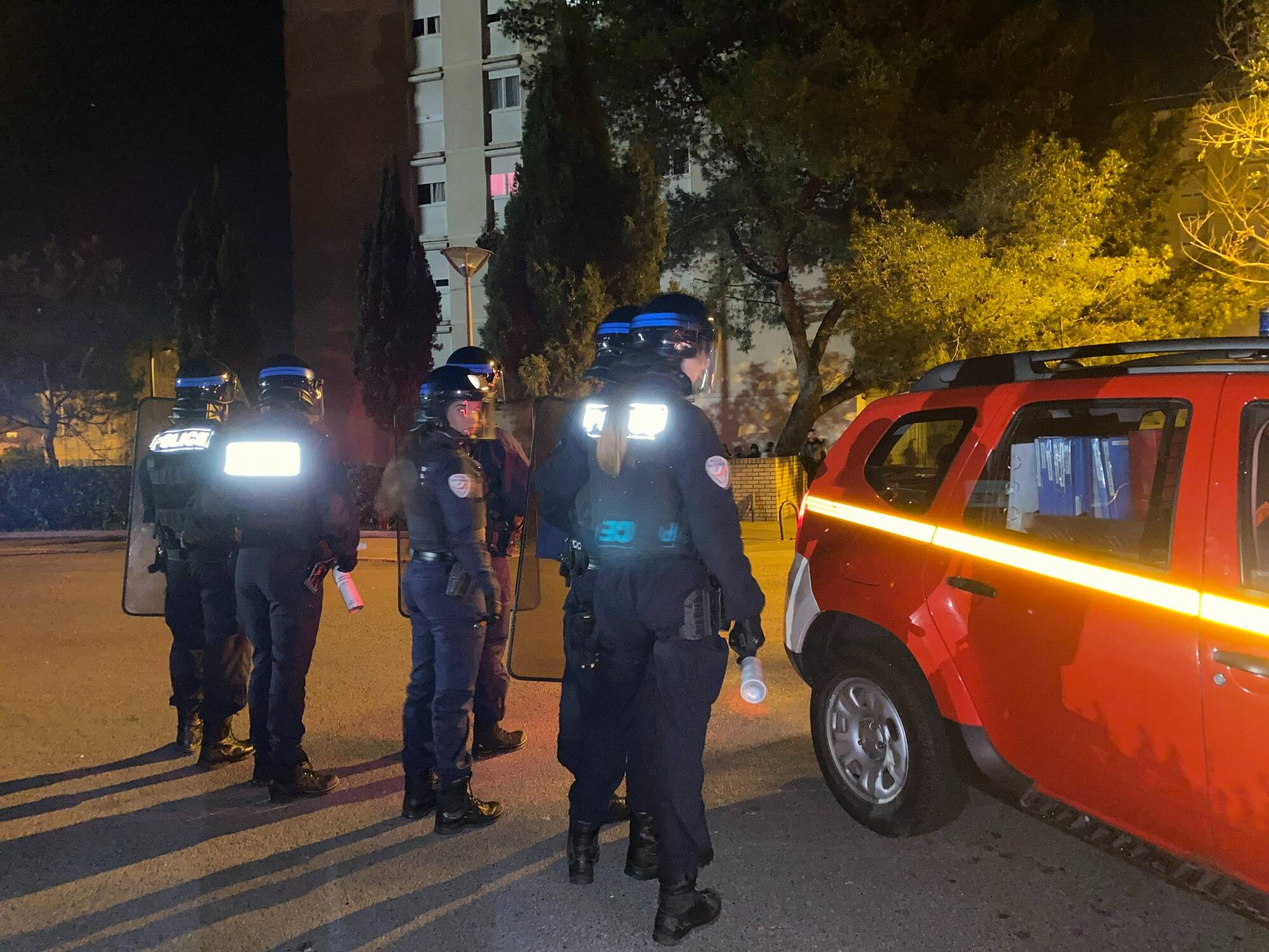 Après des interpellations mardi, les pompiers et la police à nouveau mobilisés ce mercredi soir à la Frayère, à Cannes