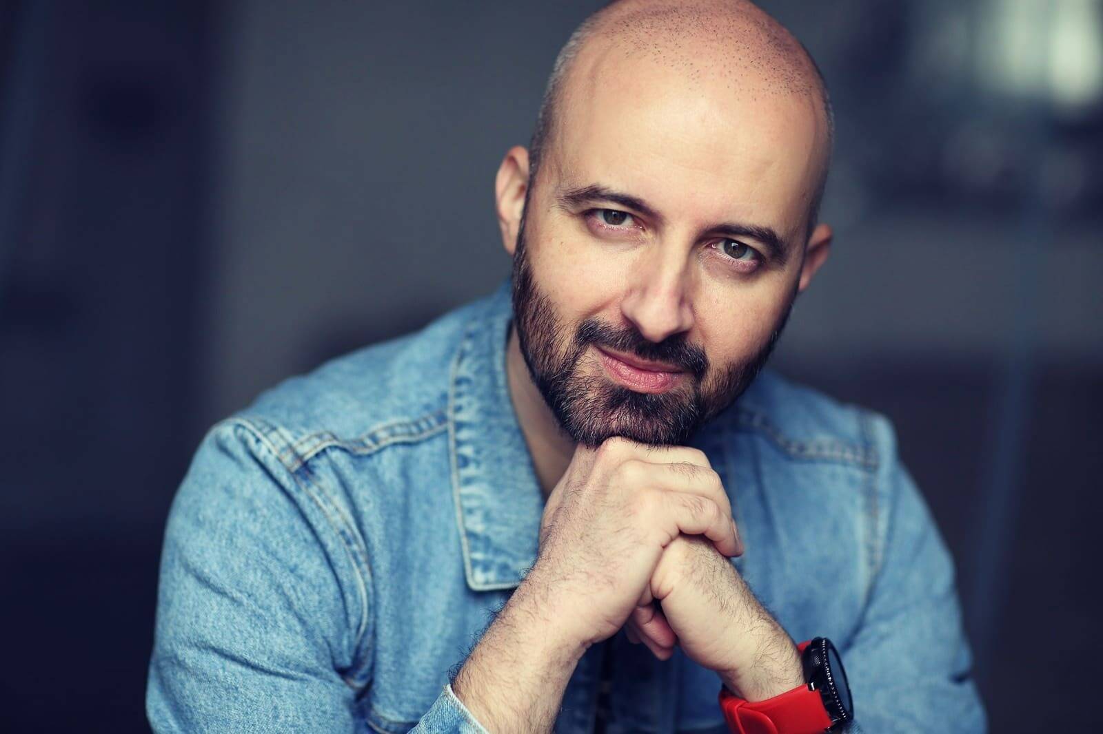 Ancien chroniqueur de "TPMP", Cédric Cizaire débarque à Nice pour la Saint-Valentin avec son spectacle "Ex"