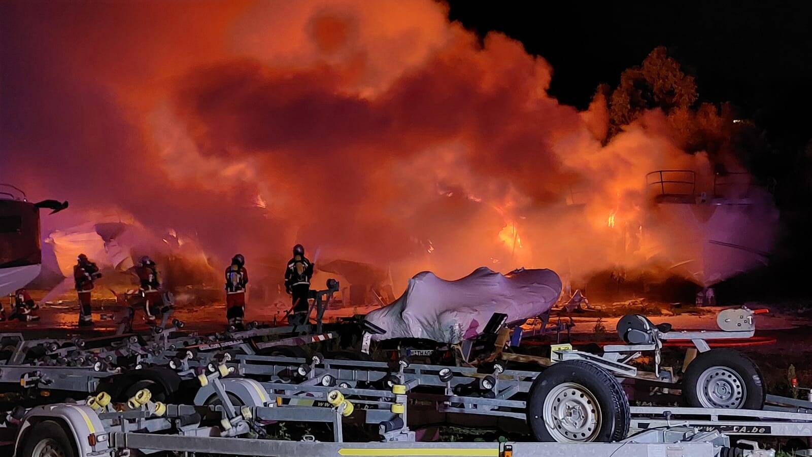 La piste criminelle envisagée: ce que l'on sait sur l'incendie de sept bateaux à Roquebrune-sur-Argens