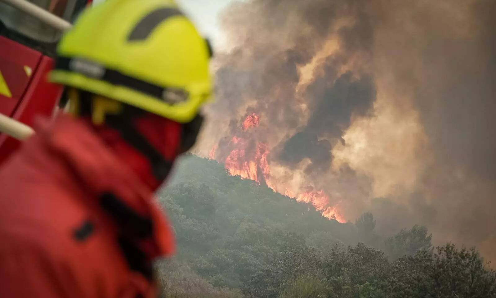 Incendie de Pontevès: le feu fixé, 130 hectares parcourus, une trentaine d'habitants évacués, 340 pompiers sur place