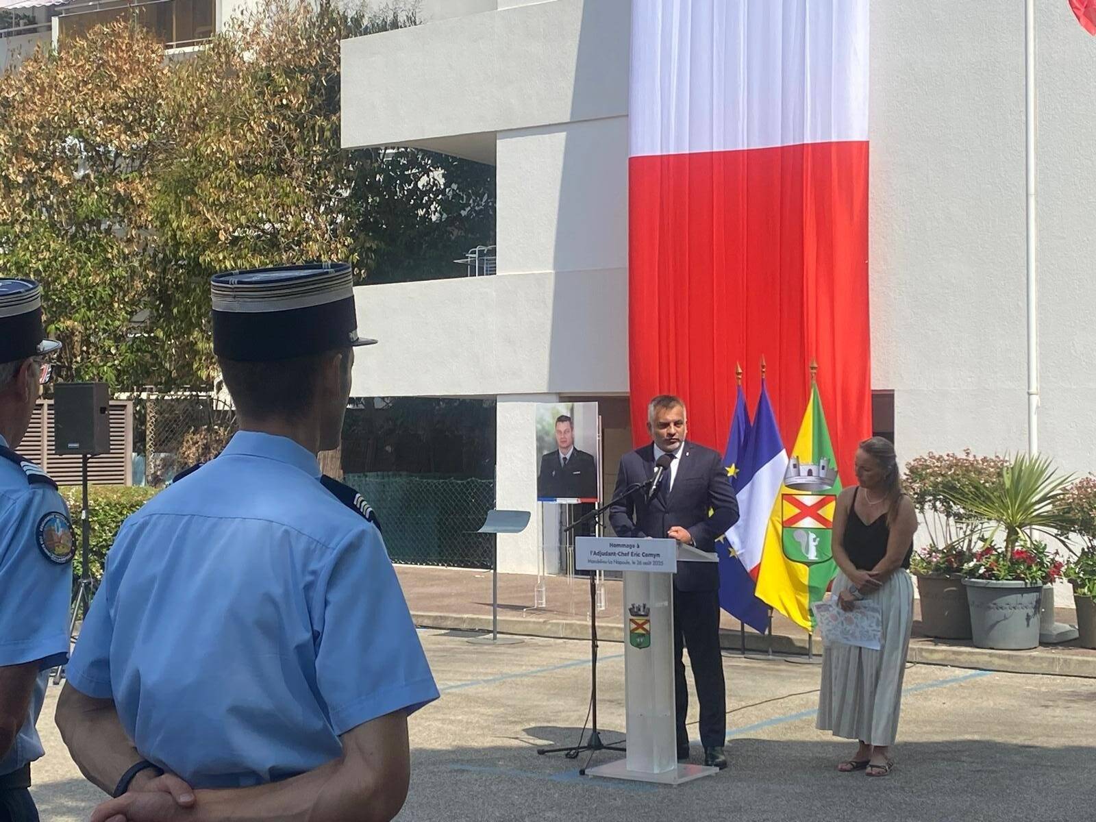 Un an après sa mort, une cérémonie en hommage au gendarme Eric Comyn a lieu ce mardi à Mandelieu-La Napoule