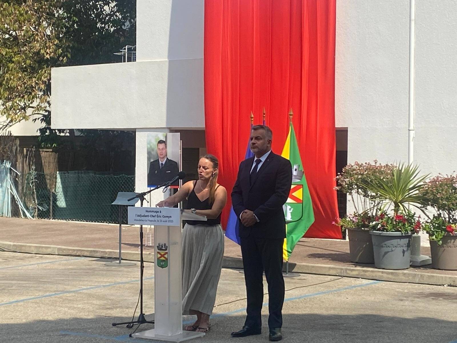 "Ce drame est devenu mon combat. Son meurtre ne doit pas rester vain": un an après la mort de son mari en service, la veuve d'Eric Comyn prend la parole lors de l'hommage